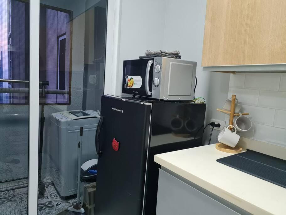 Kitchen or kitchenette, minibar, washing machine
