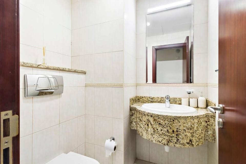StoneTree - Sea View - High-Floor Apartment in Dubai