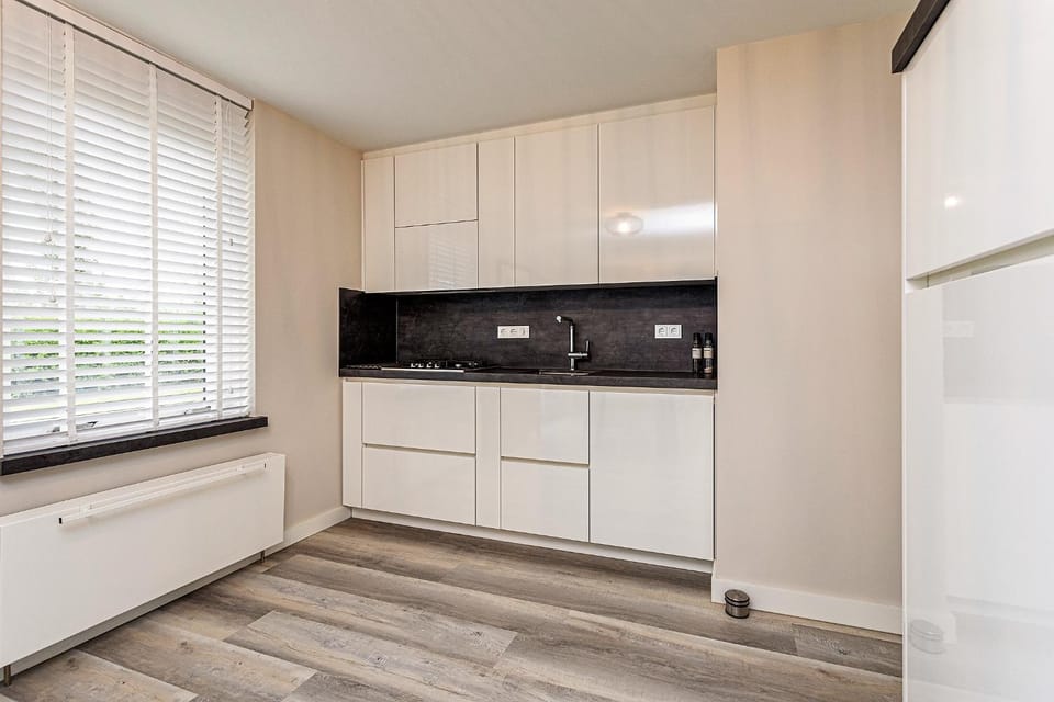 Kitchen or kitchenette, dishwasher, minibar, stove