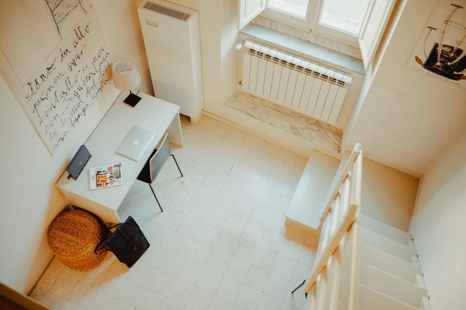 Living room, Seating area, hair dresser, internet, air conditioner