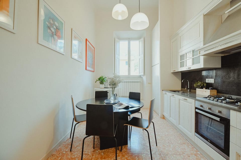 Kitchen or kitchenette, Dining area, dishwasher, minibar, pet friendly, stove, toaster