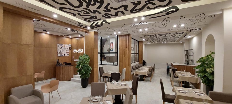 Restaurant/places to eat, Living room, Lounge or bar, Seating area