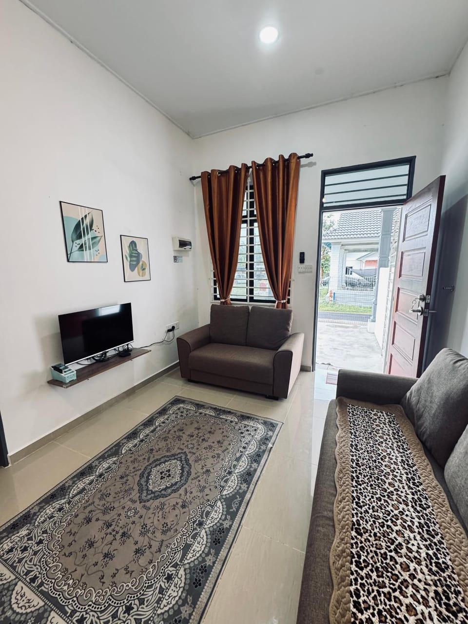 Communal lounge/ TV room, TV and multimedia, Living room, Seating area, Evening entertainment