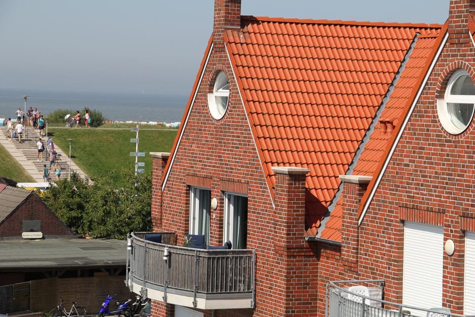 Property building, Balcony/Terrace, Location