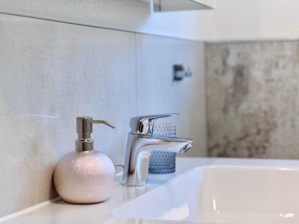 Bathroom, Decorative detail