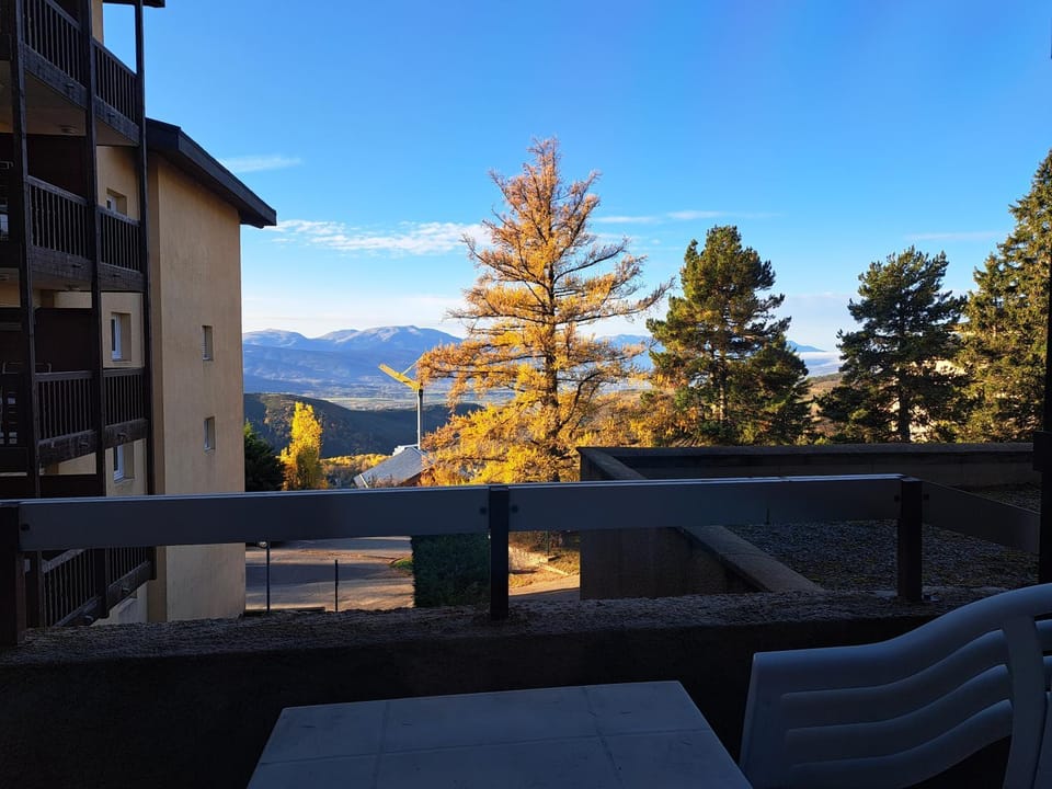 View (from property/room), Balcony/Terrace, Mountain view