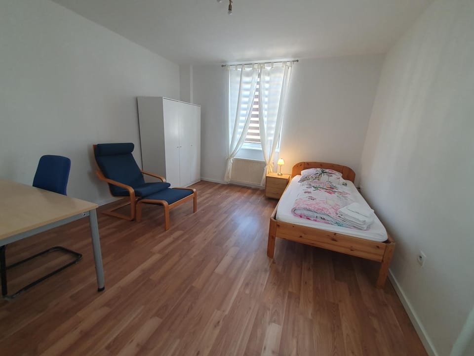 Bed, Photo of the whole room, Seating area, Bedroom, locker, locker, towels, wardrobe