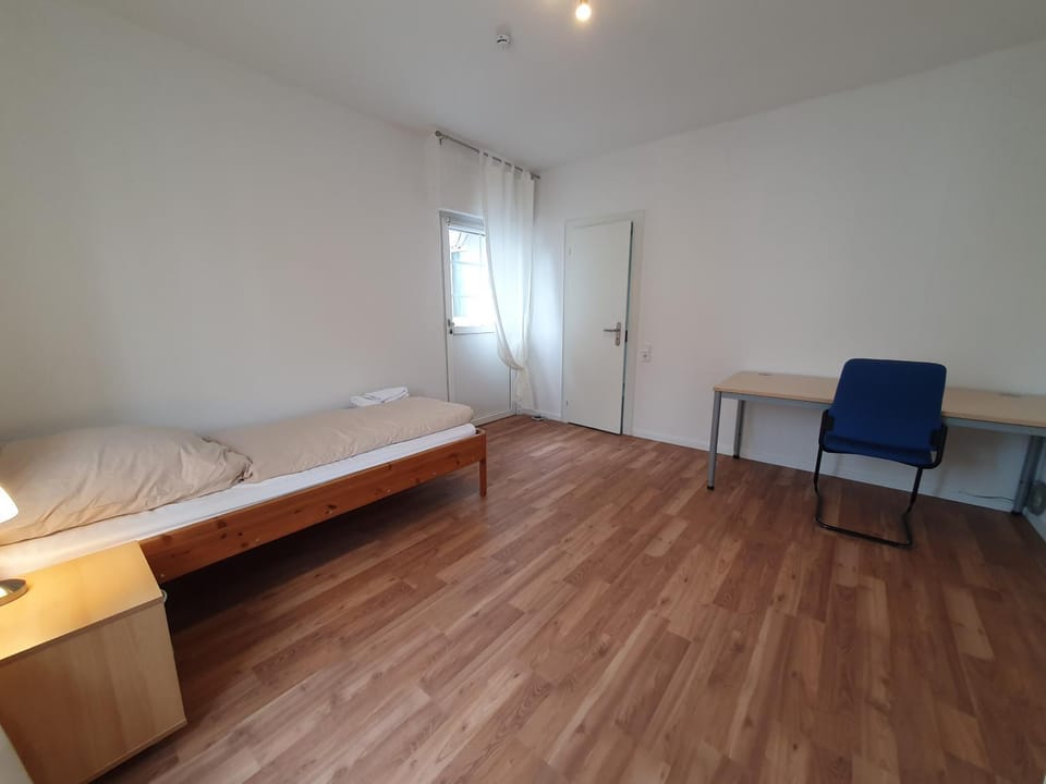Bed, Photo of the whole room, Bedroom, hair dresser, internet, internet, locker, locker
