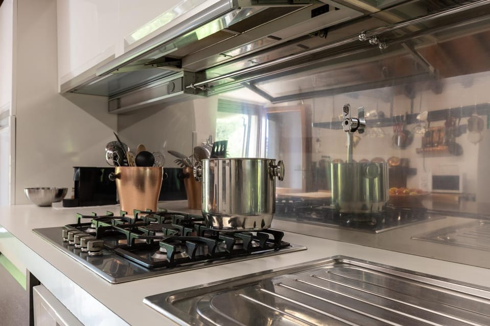 Kitchen or kitchenette, Living room
