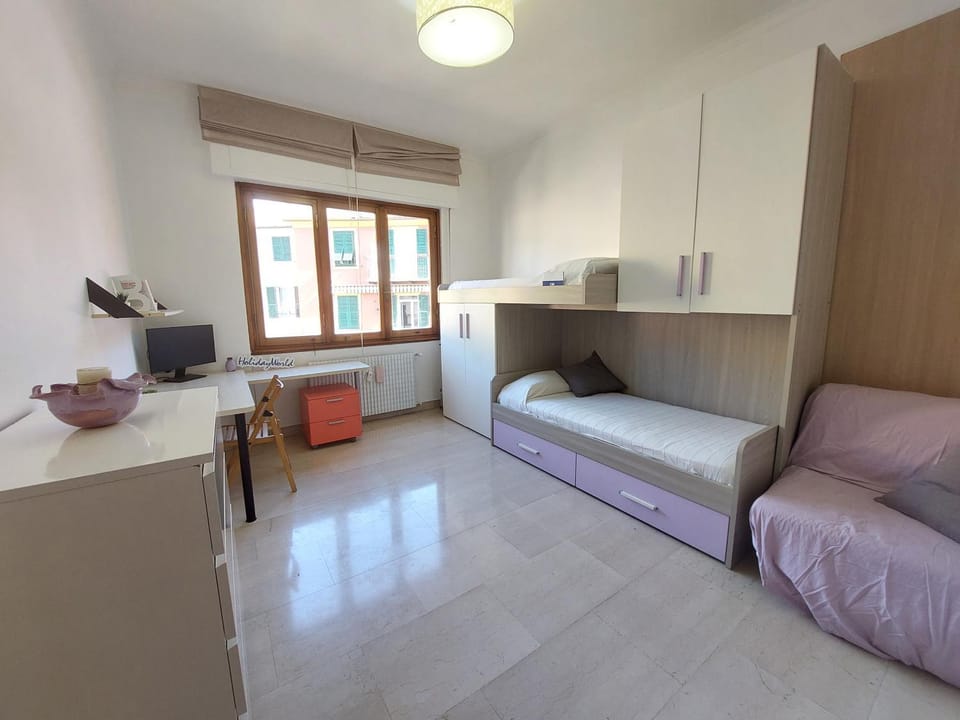 Bed, TV and multimedia, Photo of the whole room, Bedroom, hair dresser, wardrobe