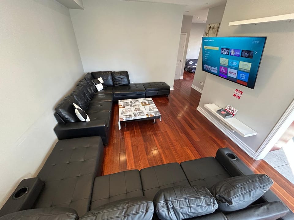 Spacious 5BR Home for Families & Business Travelers House in Ajax