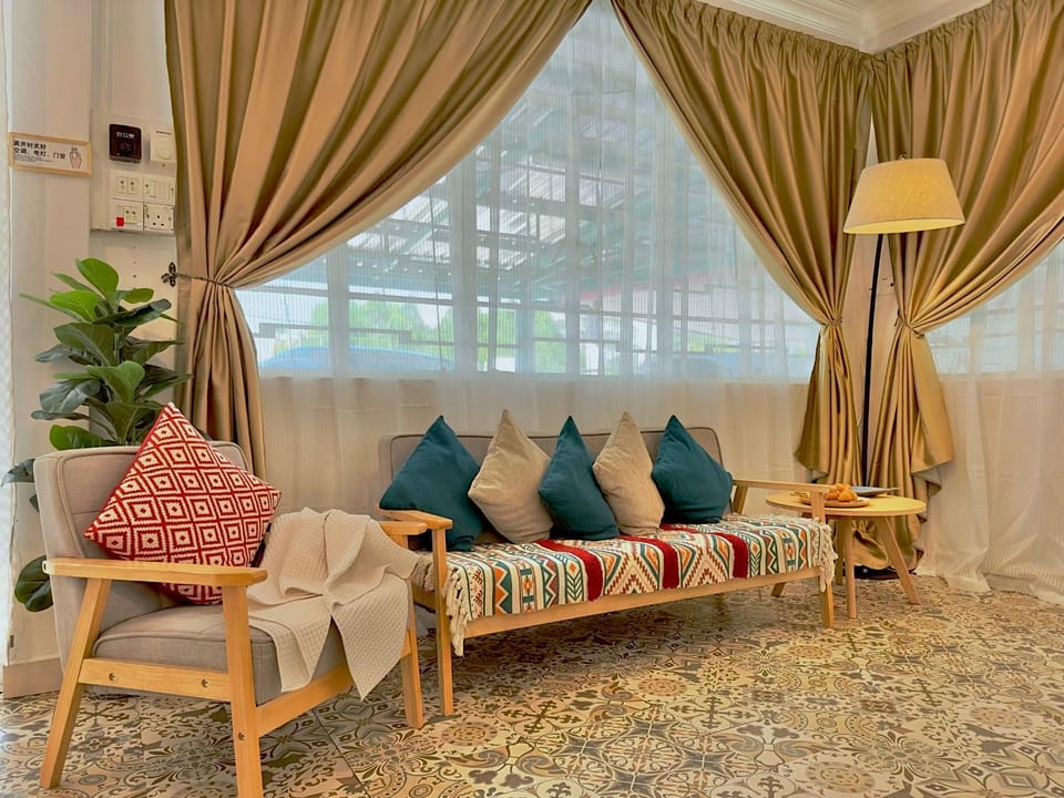 Living room, Seating area