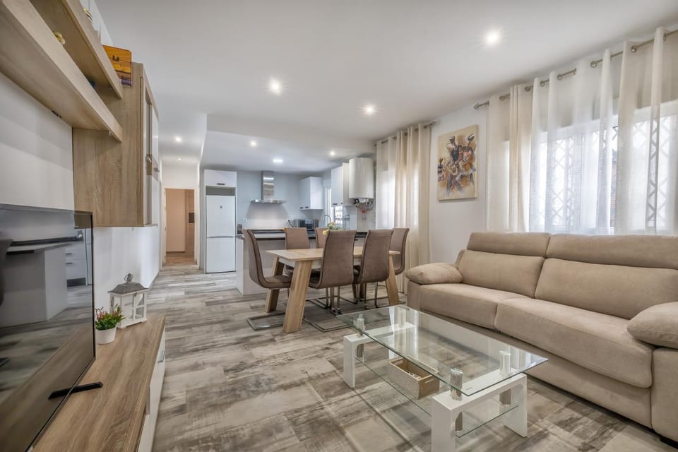 Kitchen or kitchenette, Living room, Dining area, minibar, pet friendly, stove