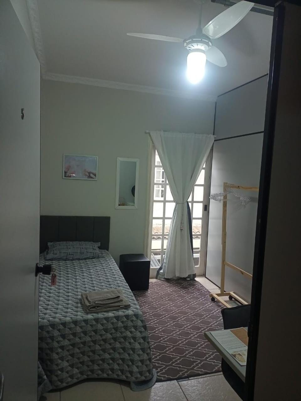 quarto 05 solteiro aconchegante a 2 km de Alphaville Vacation rental in State of São Paulo