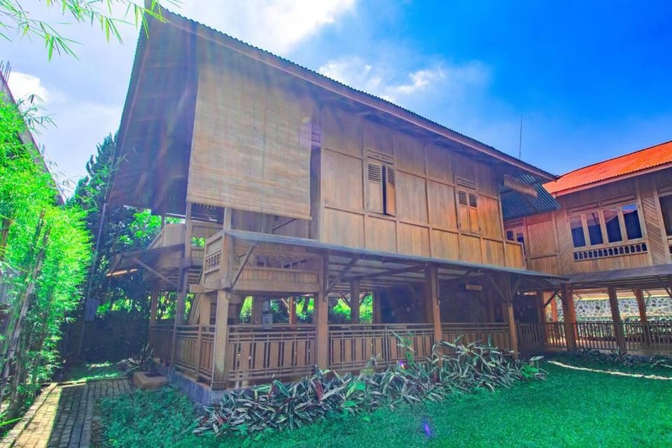 Watu Emas 1 with Shared Pool and Balcony Villa in Batu