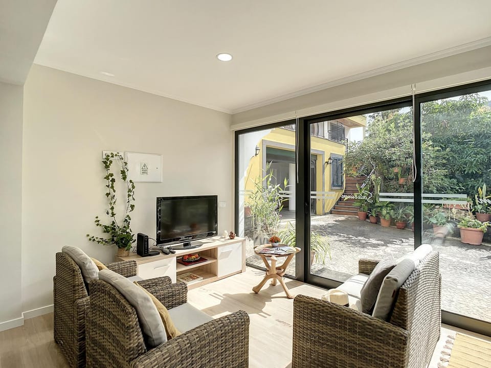 Communal lounge/ TV room, Living room