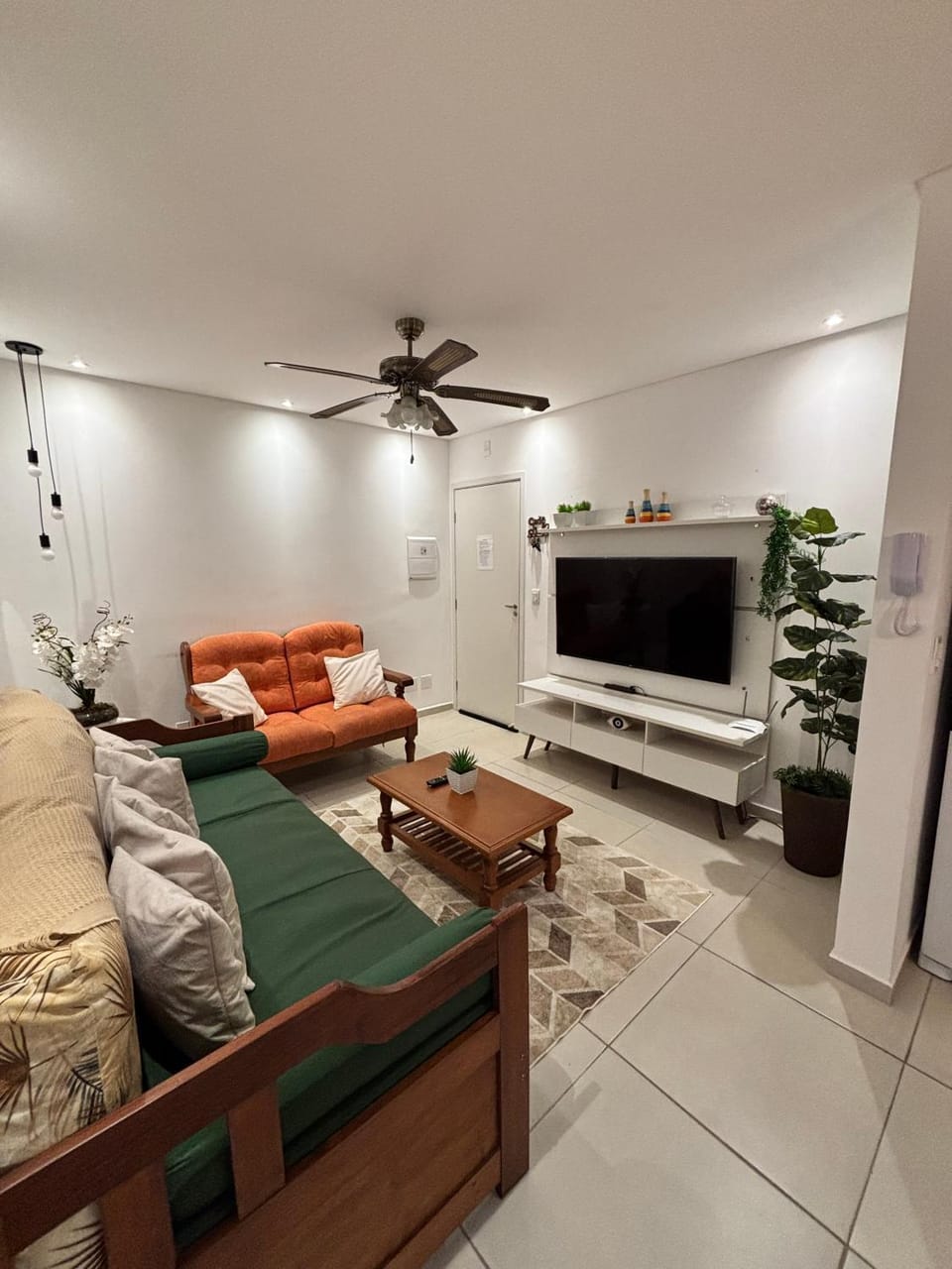 Communal lounge/ TV room, TV and multimedia, Living room