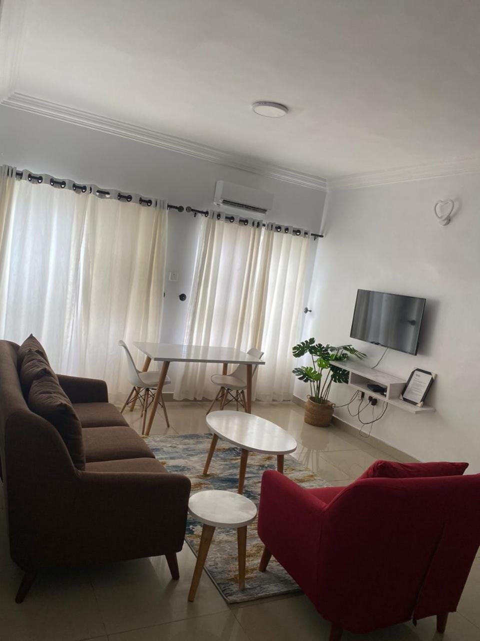 TV and multimedia, Living room, Seating area, Dining area