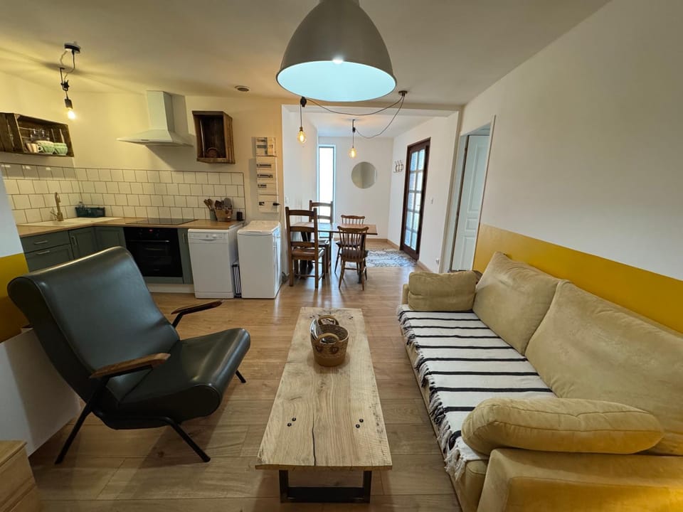 TV and multimedia, Kitchen or kitchenette, Living room, Dining area