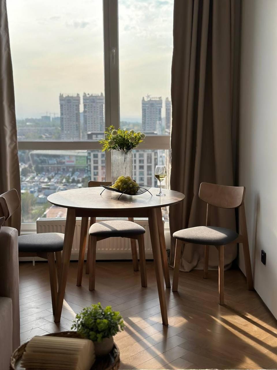 Dining area, City view