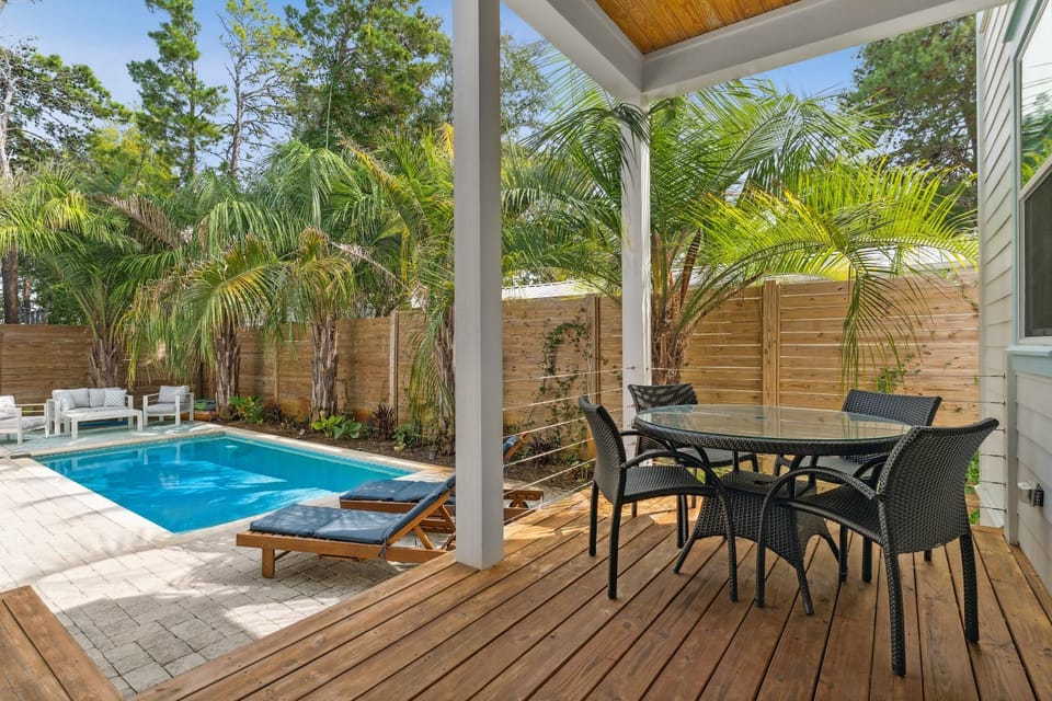 Patio, Natural landscape, Garden, Dining area, Garden view, Pool view, Area and facilities, Swimming pool, sunbed