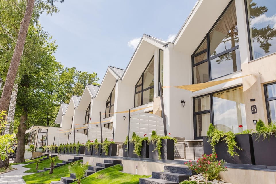Property building, Day, Neighbourhood, Garden, Garden view