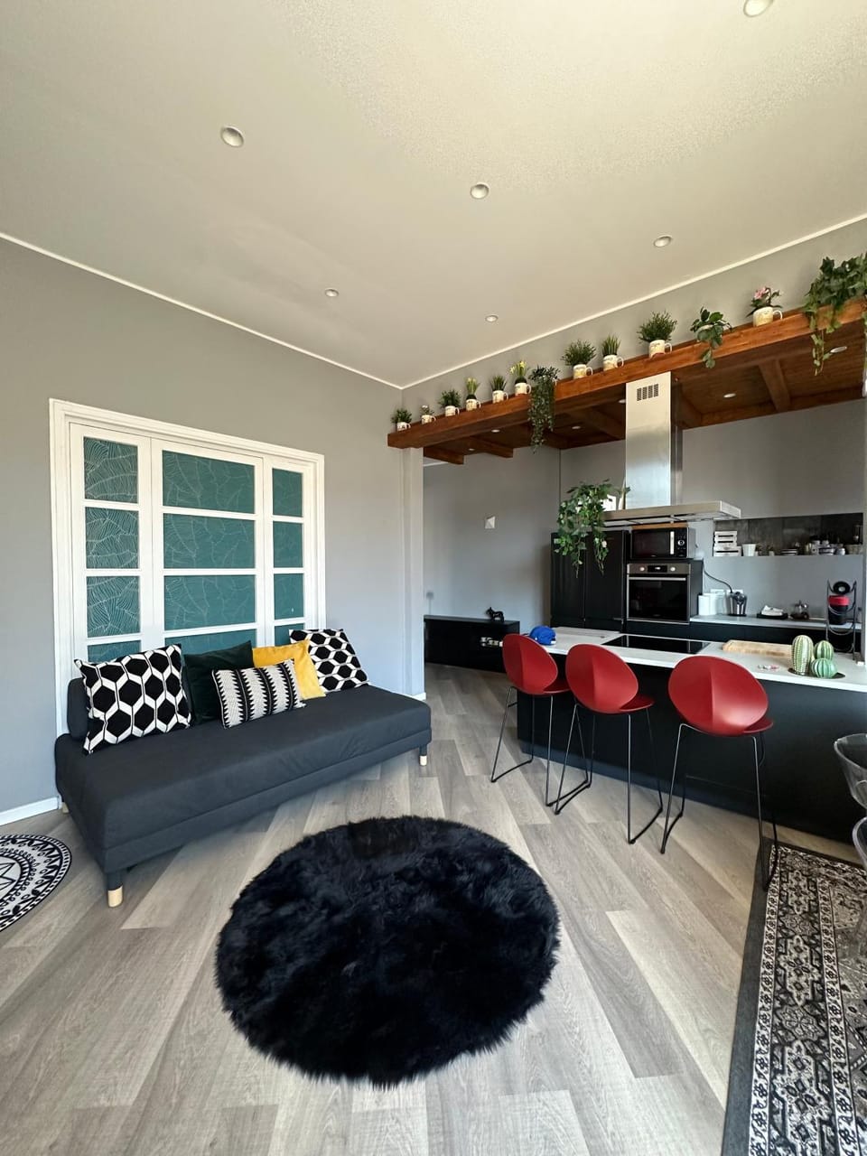 Kitchen or kitchenette, Living room, Seating area, Dining area, minibar, pet friendly, stove
