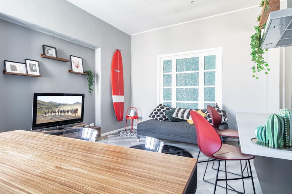 Communal lounge/ TV room, TV and multimedia, Living room, Seating area, Dining area, Evening entertainment