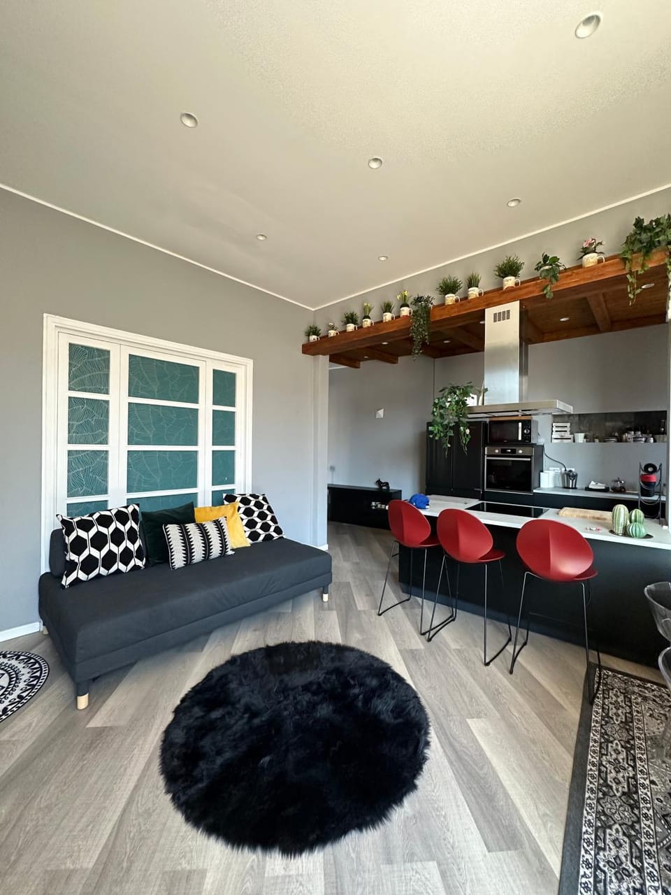 Kitchen or kitchenette, Living room, Seating area, Dining area, minibar