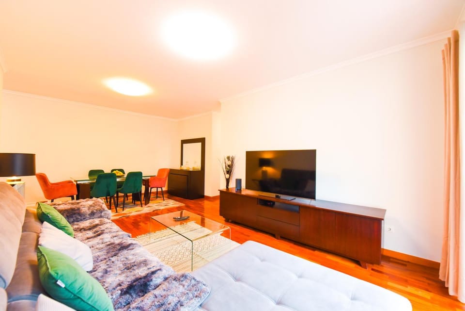 Communal lounge/ TV room, TV and multimedia, Living room, Seating area