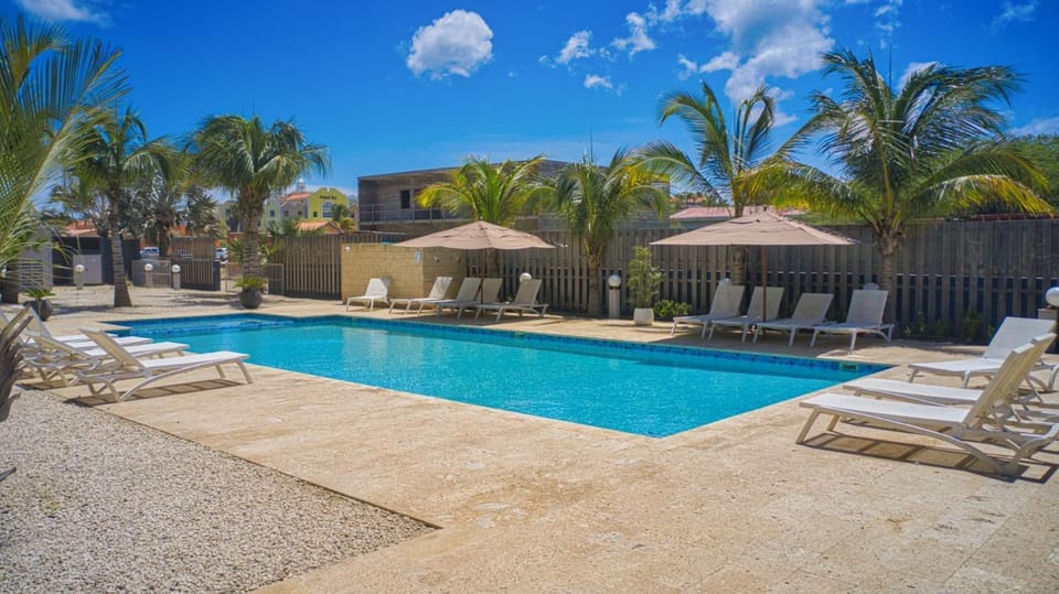 Pool view, Swimming pool, sunbed
