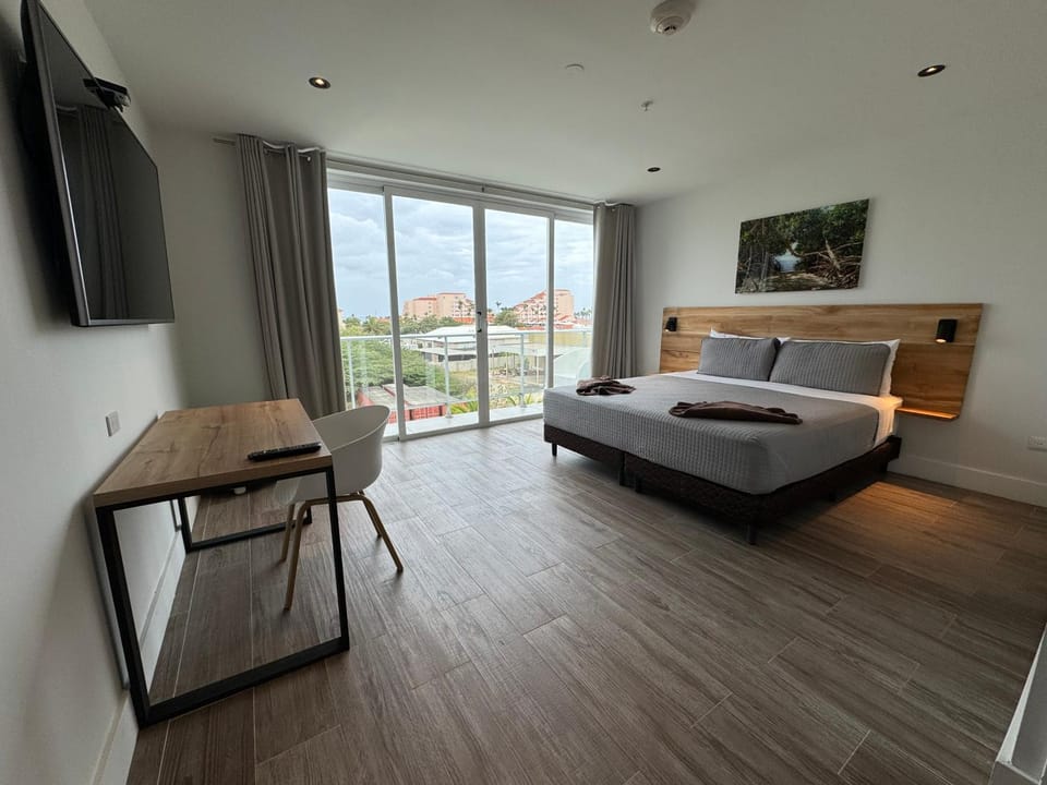 Bed, TV and multimedia, Bedroom