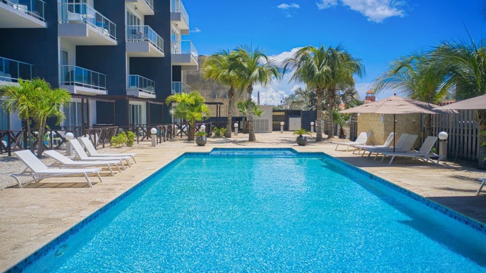 Swimming pool, sunbed