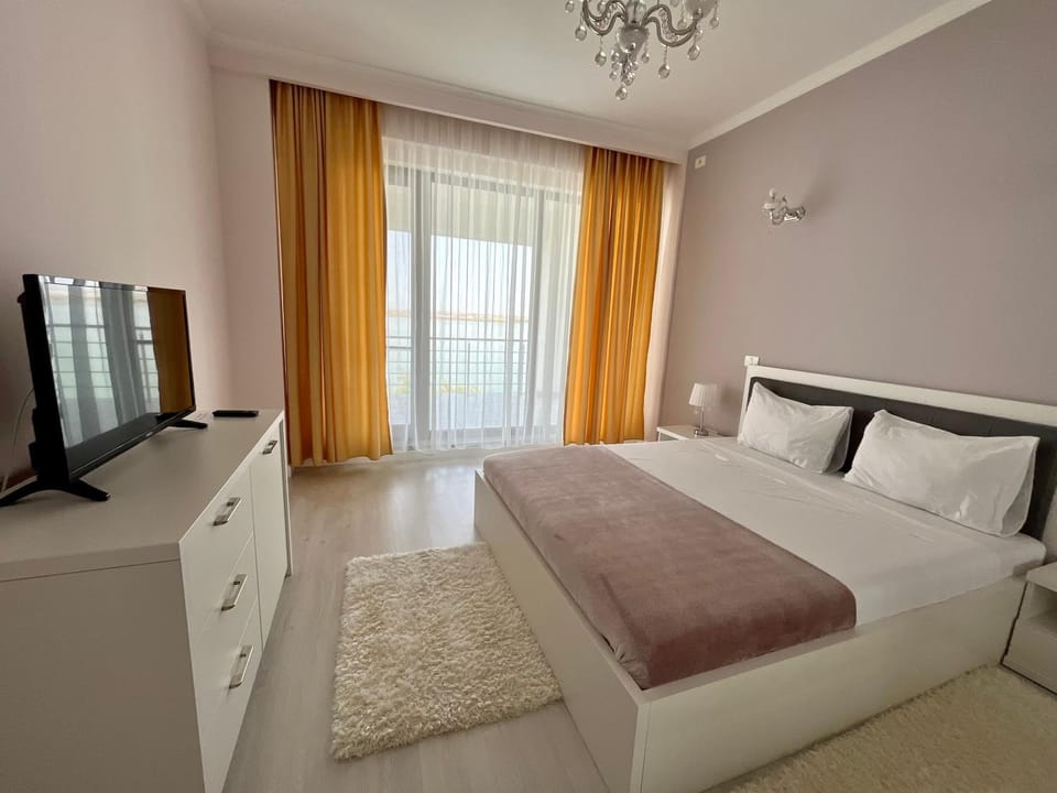 Bed, TV and multimedia, Photo of the whole room