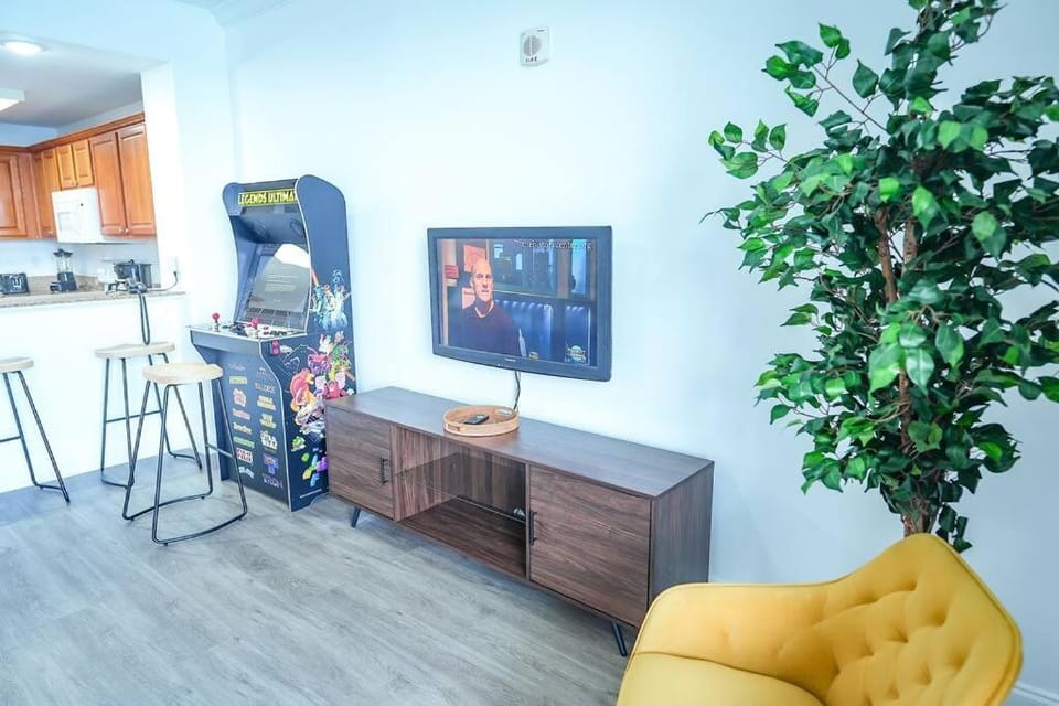 Orlando Apt 9th Floor 5 min from Disney Apartment in Orlando