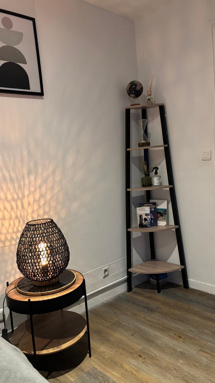 Charmant studio au bord du lac d’Elancourt village Apartment in Île-de-France