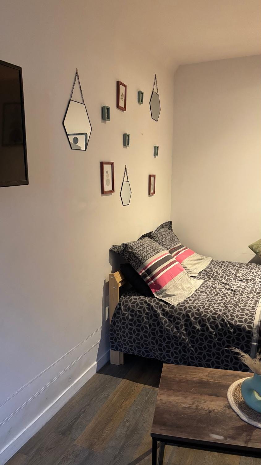 Charmant studio au bord du lac d’Elancourt village Apartment in Île-de-France