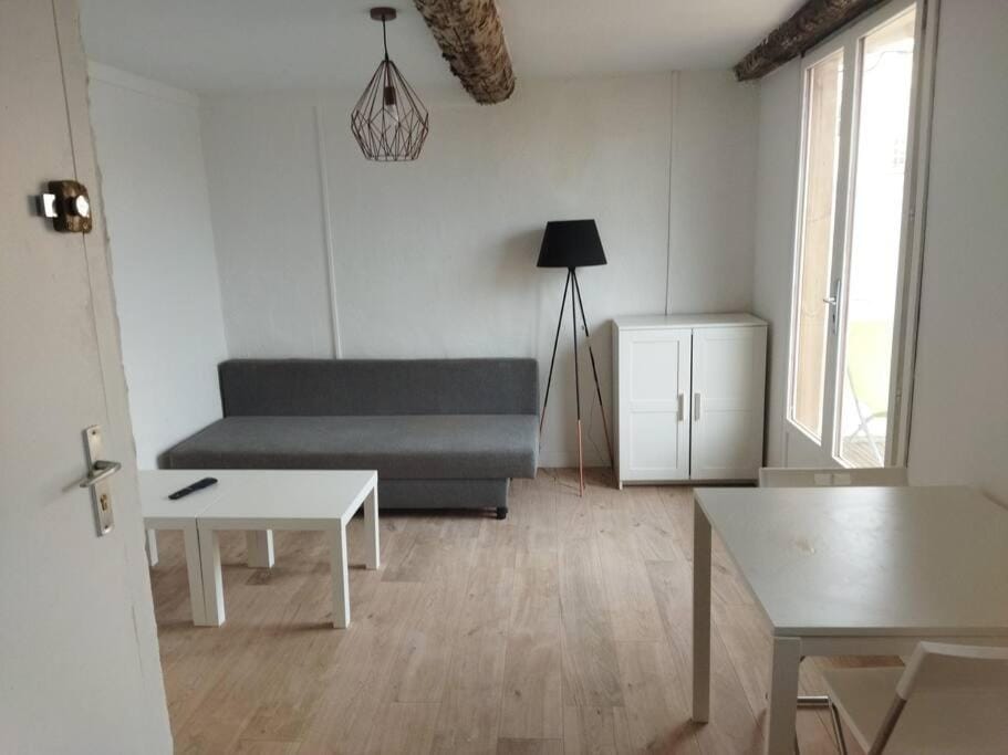Budgetbnb 35, Sur les toits de Toulon Apartment in Toulon