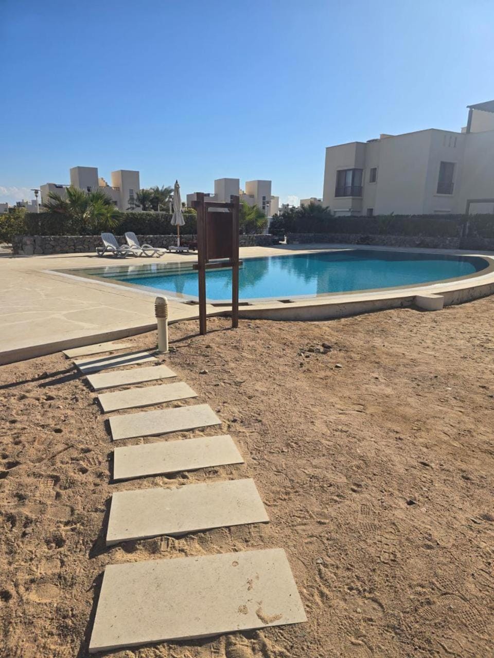 Pool view, Swimming pool, sunbed