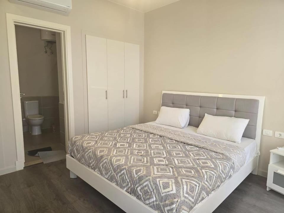 Bed, Photo of the whole room, Bedroom, wardrobe