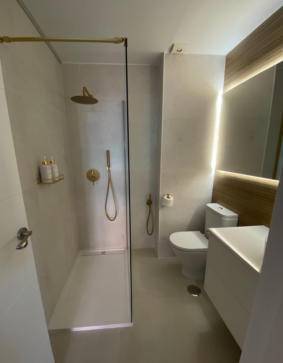 Shower, Bathroom, Internal: Not applicable to any particular room