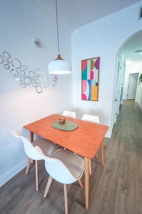 Seating area, Dining area