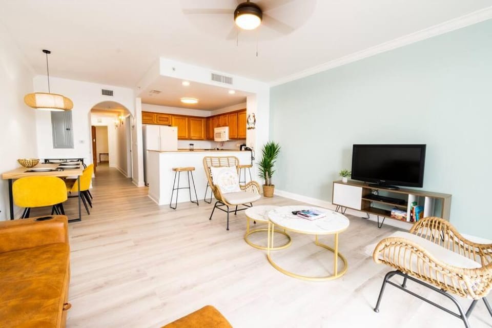 TV and multimedia, Kitchen or kitchenette, Living room, Dining area