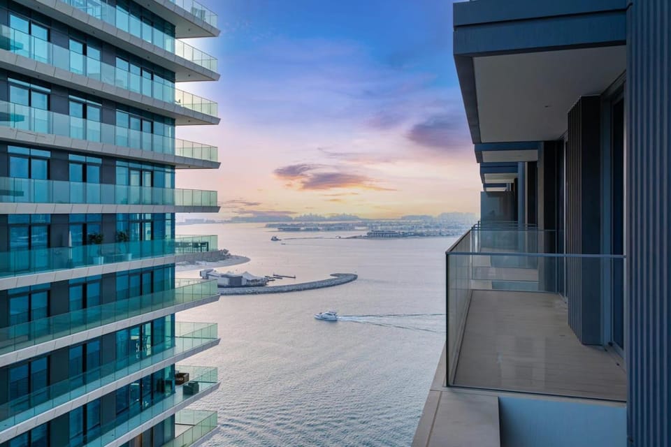 Huge Lux Seaview flat with private beachpoolgym! Apartment in Dubai