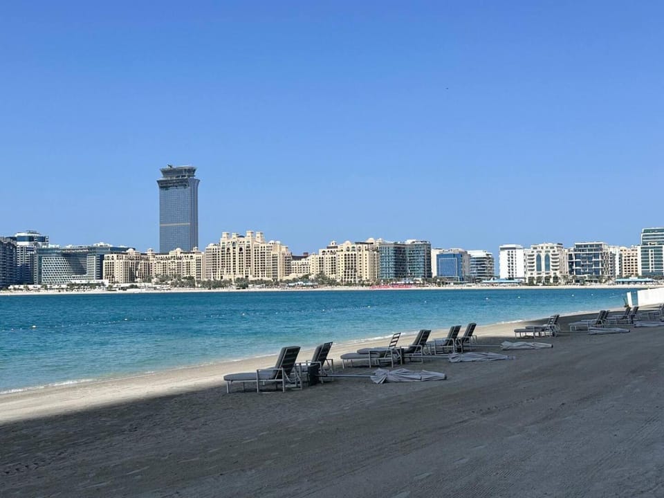 Huge Lux Seaview flat with private beachpoolgym! Apartment in Dubai