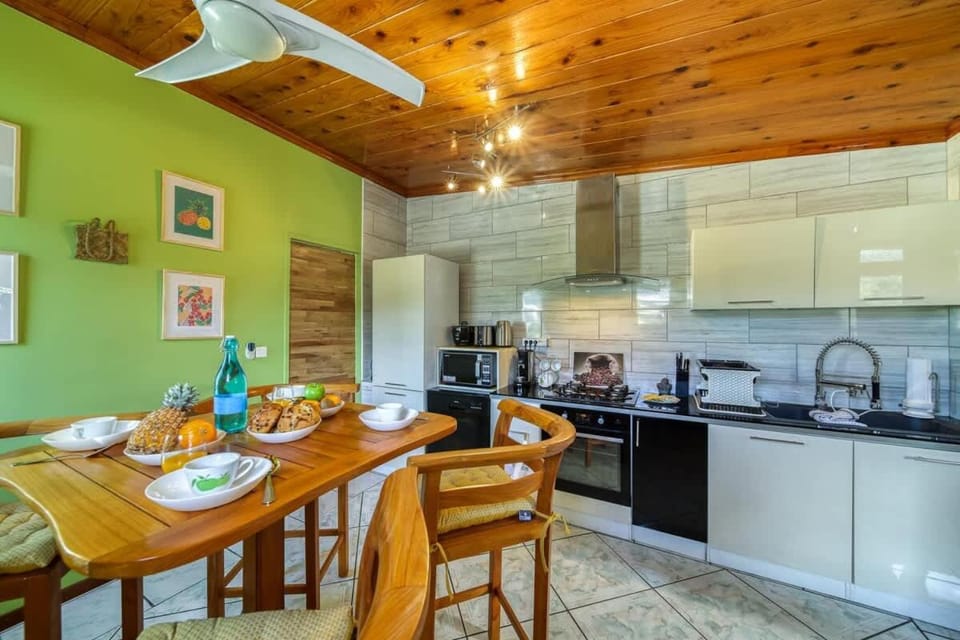 Dining area, kitchen