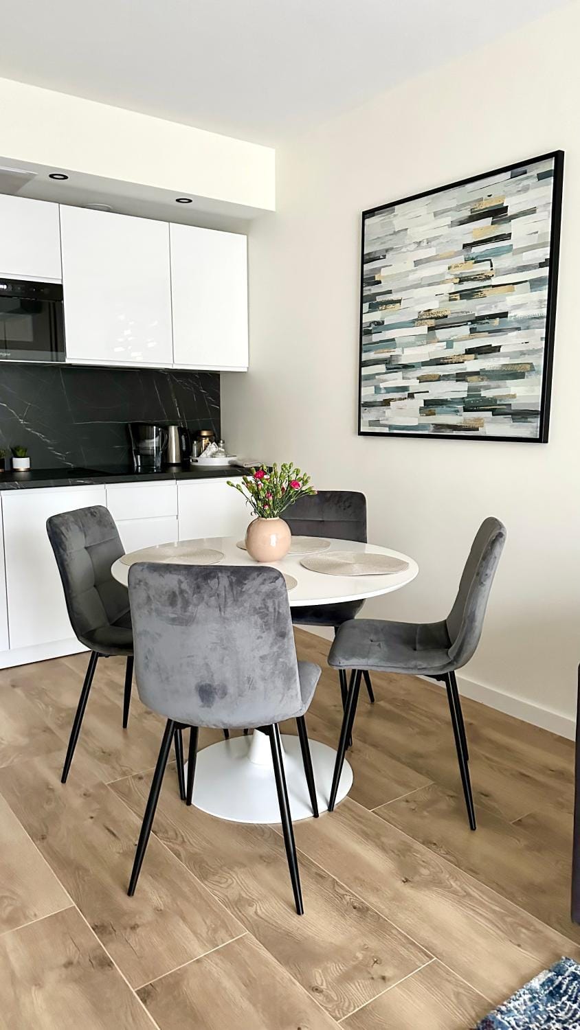 Kitchen or kitchenette, Seating area