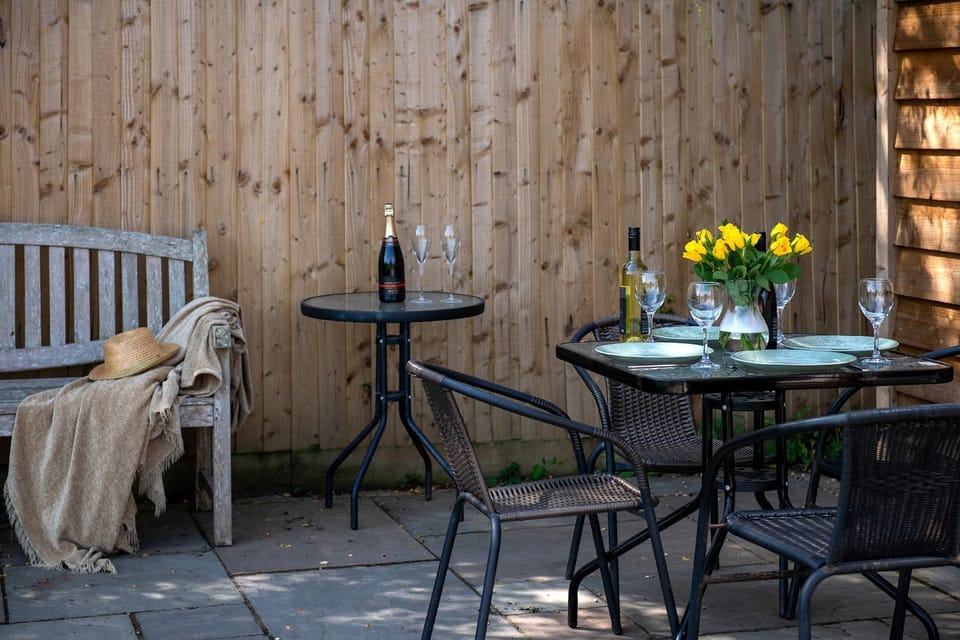 Patio, Dining area