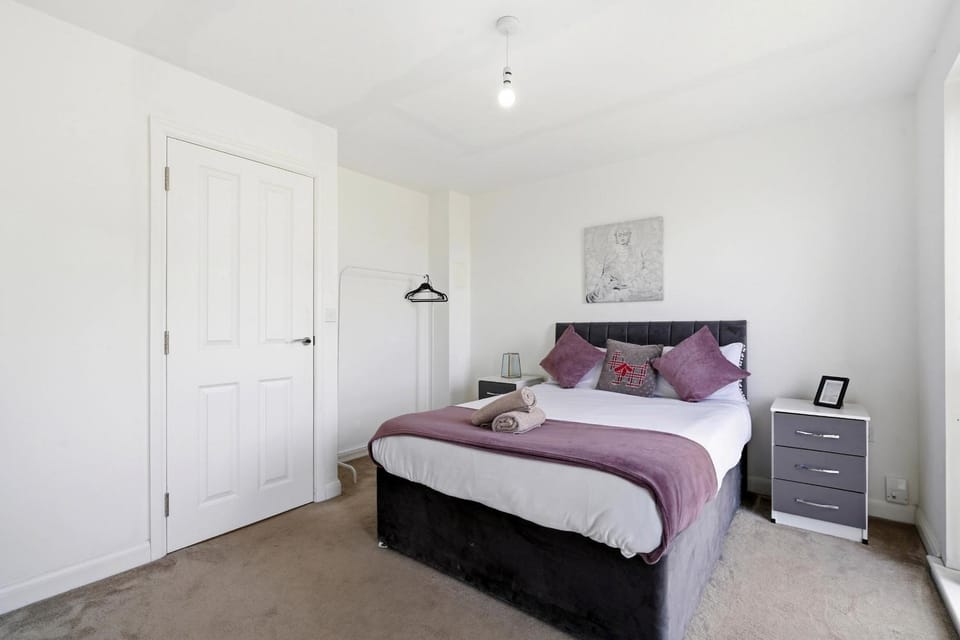 Modern house in City Centre with private parking and gated property House in Birmingham