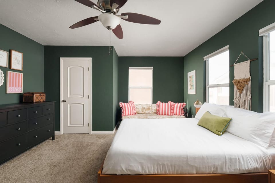 Victorian Retreat in Barrio Logan 1mi to Downtown House in San Diego